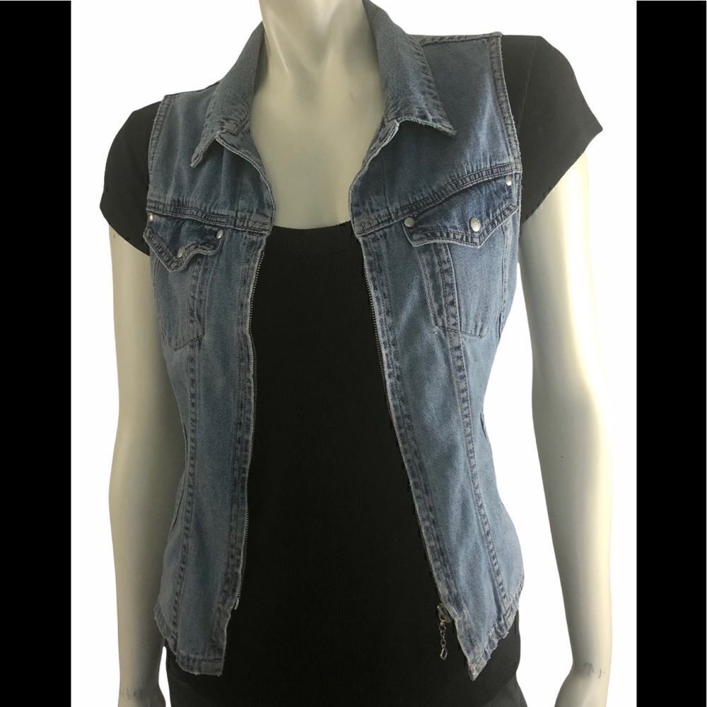 Women’s Life Basics Distressed Denim Vest Size Medium